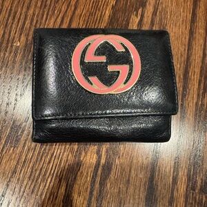 2000s Gucci Interlocking Logo Black Tri-Folded Leather Wallet